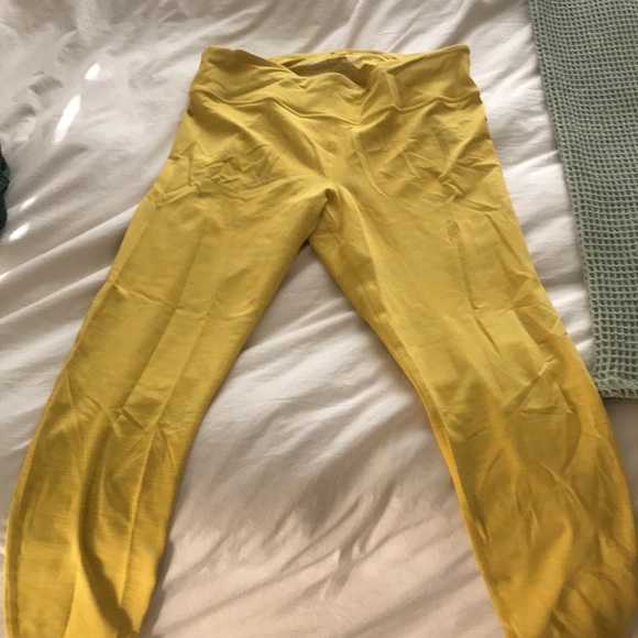 Outdoor Voices Techsweat flex in yellow - Picture 2 of 4